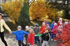 jesienny spacer przedszkolakow 2013-2014 (3)