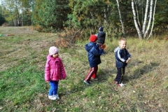 jesienny spacer przedszkolakow 2013-2014 (8)