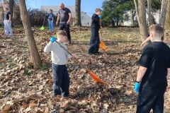 PORZĄDKOWANIE TERENU WOKÓŁ SZKOŁY