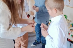 0a17d5e2-7304-4669-8e70-a9817501ad20