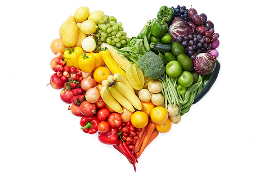 Kolorowe serce z warzyw i owoców